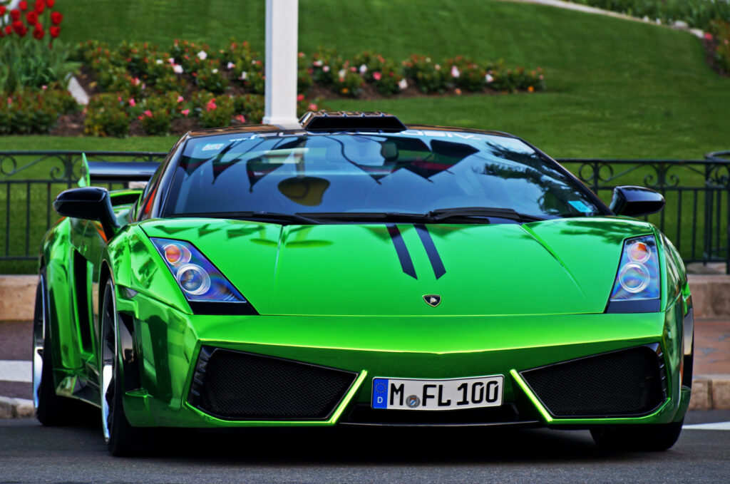 Vibrant Wallpaper: Green Lamborghini Gallardo with Prior Design Kit