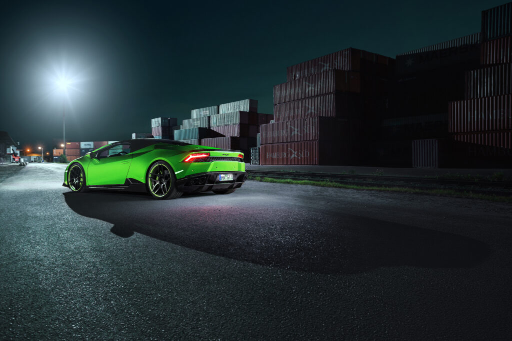Vibrant Lamborghini Huracán Spyder Wallpaper with Shipping Containers