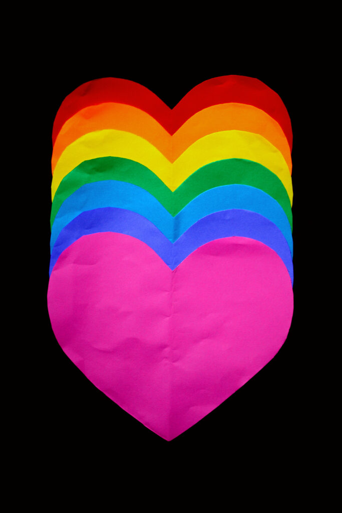 Vibrant Heart Design: Rainbow Layers on Black - iPhone Wallpaper