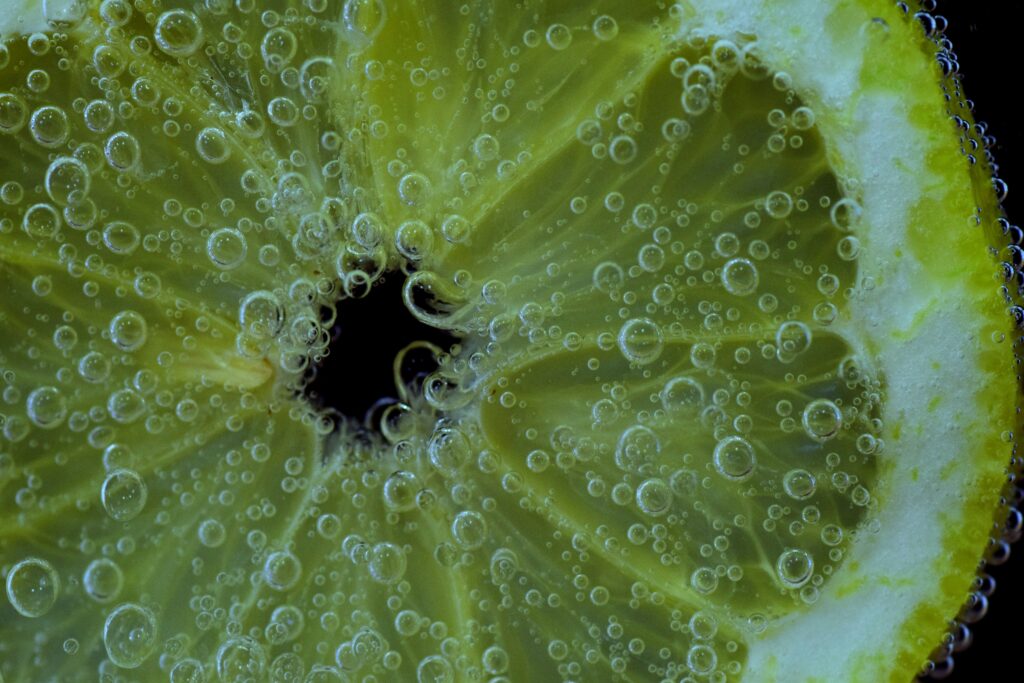 Vibrant Lemon Slice Close-Up: Juicy Citrus with Sparkling Water Drops Wallpaper