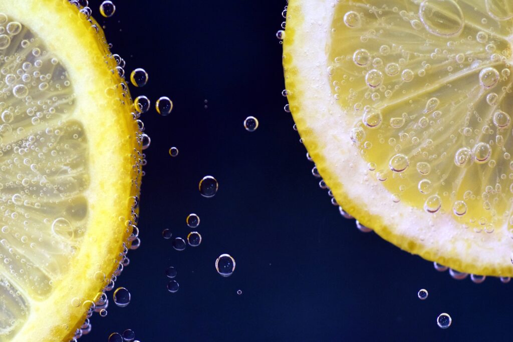 Vibrant Lemon Slices in Water - Refreshing Citrus Wallpaper