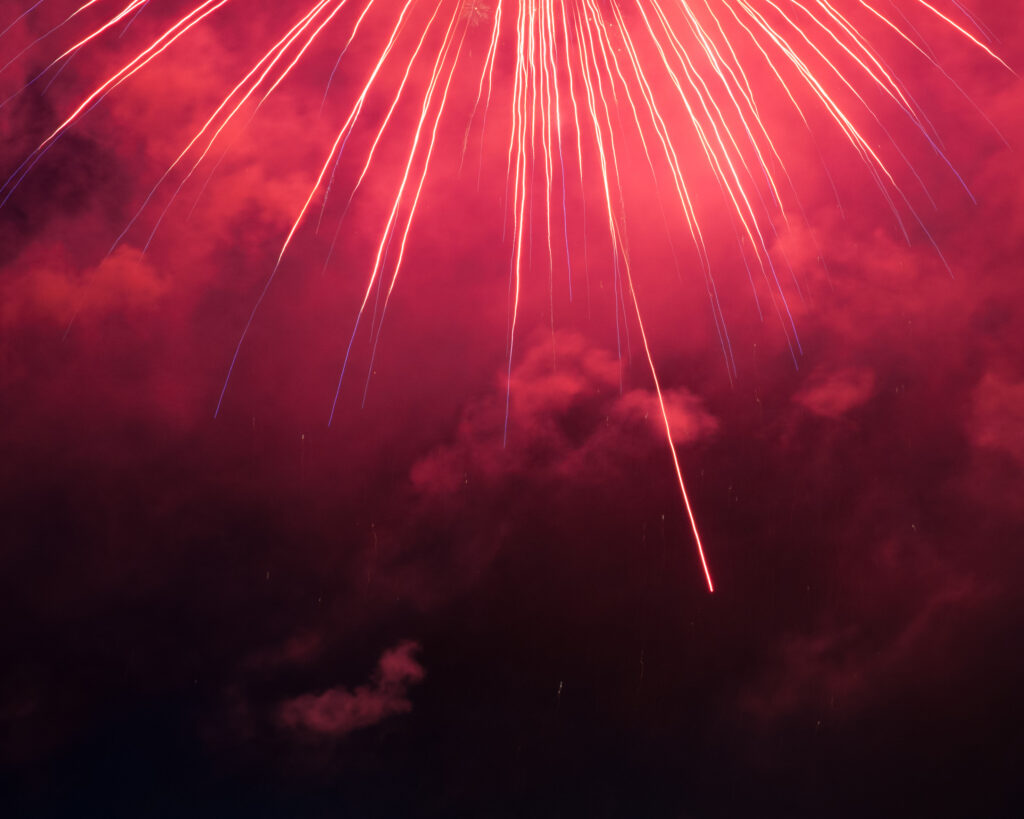 Vibrant Light Rays Wallpaper: Energetic Abstract with Red Tones