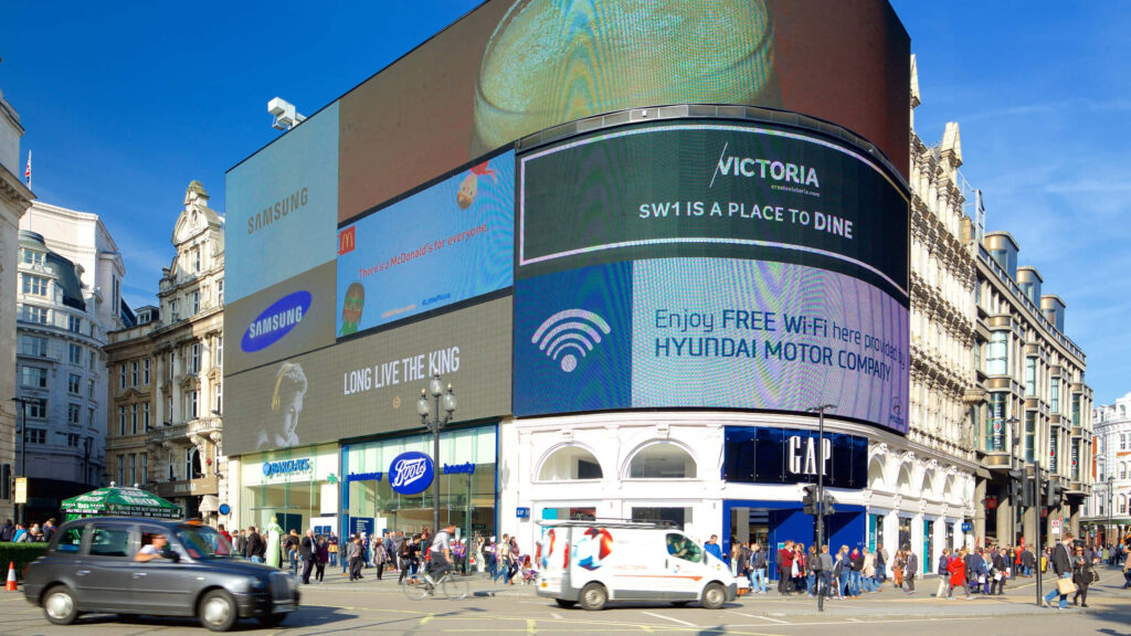 Vibrant Piccadilly Circus Wallpaper: LED Screens & Urban Energy