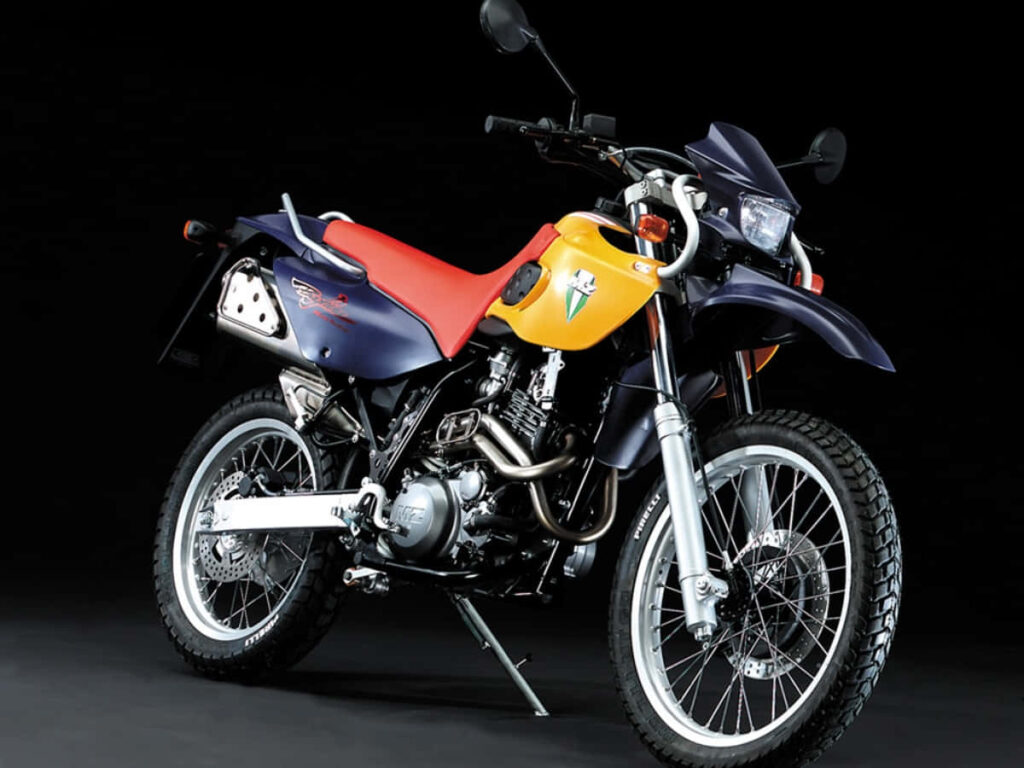 Vibrant M Z Motorcycle Wallpaper - Studio Showcase for Enthusiasts