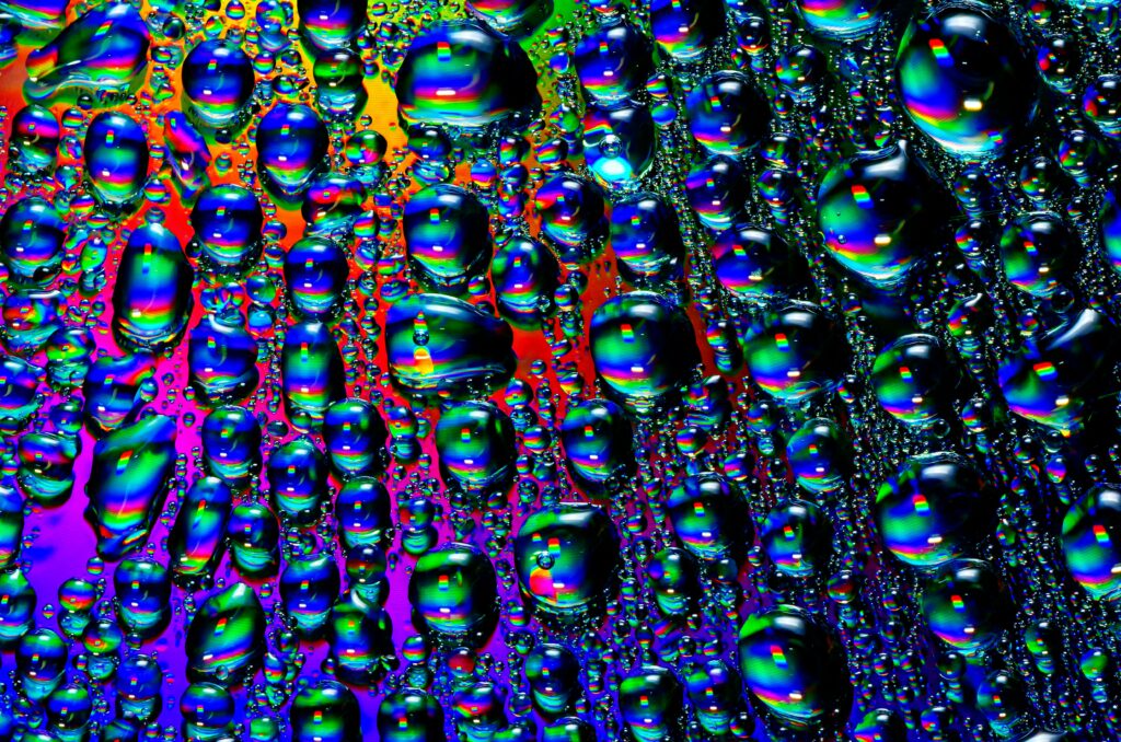 Vibrant Macro Wallpaper: Colorful Water Drops in Mesmerizing Hues