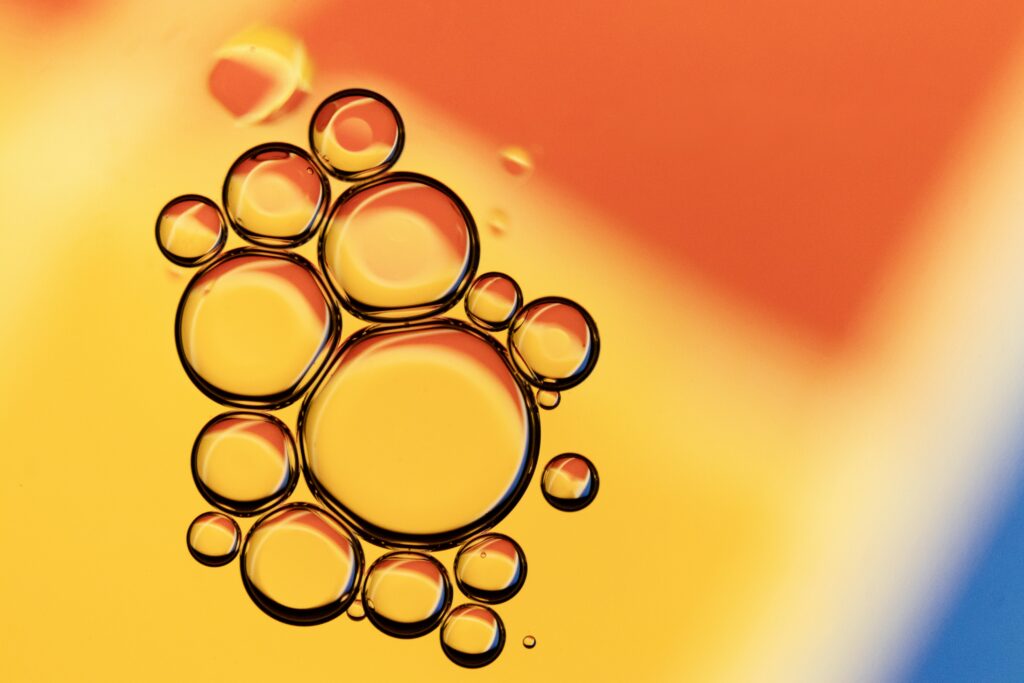 Vibrant Macro Wallpaper: Oil Bubbles in Yellow & Red Abstract Design