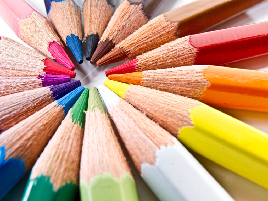 Vibrant Macro Wallpaper of Colorful Pencils in Circular Arrangement