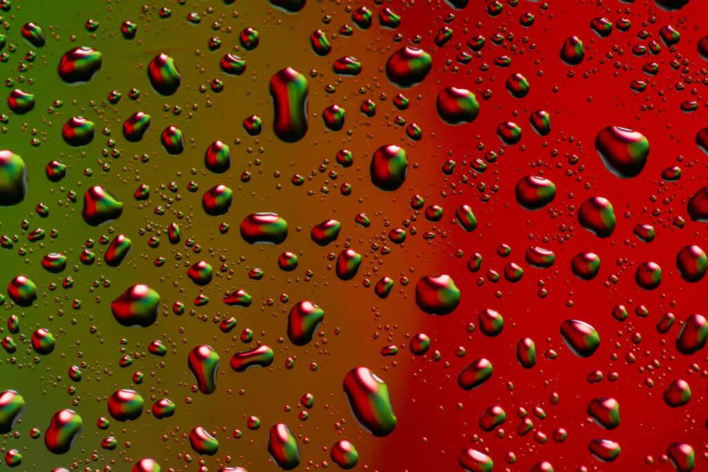 Vibrant Macro Water Droplets Wallpaper with Red-Green Gradient