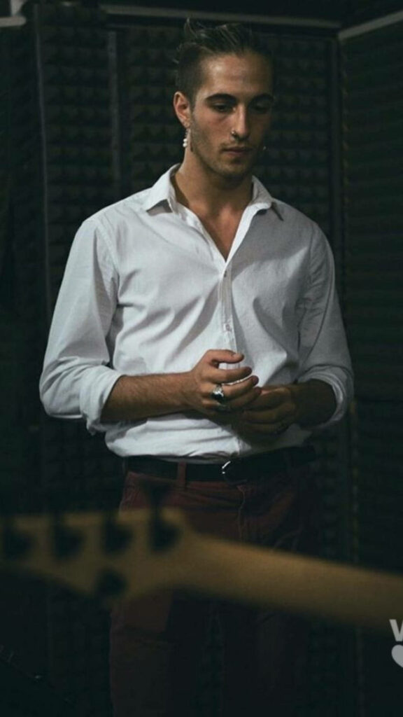 Studio Portrait of Måneskin Vocalist in White Shirt | Wallpaper Background