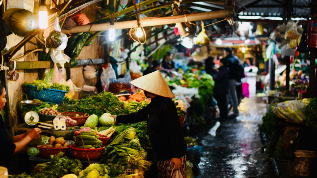 Vibrant Market Wallpaper: Fresh Produce & Colorful Interactions