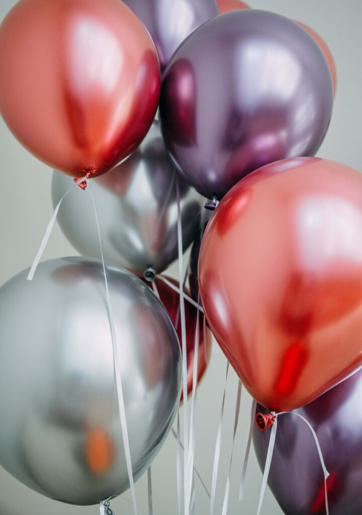 Vibrant Metallic Balloon Wallpaper for Joyful Birthday Celebrations