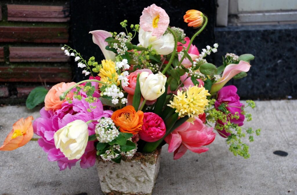 Elegant Bouquet Wallpaper: Peonies, Tulips & Lilies in Decorative Pot