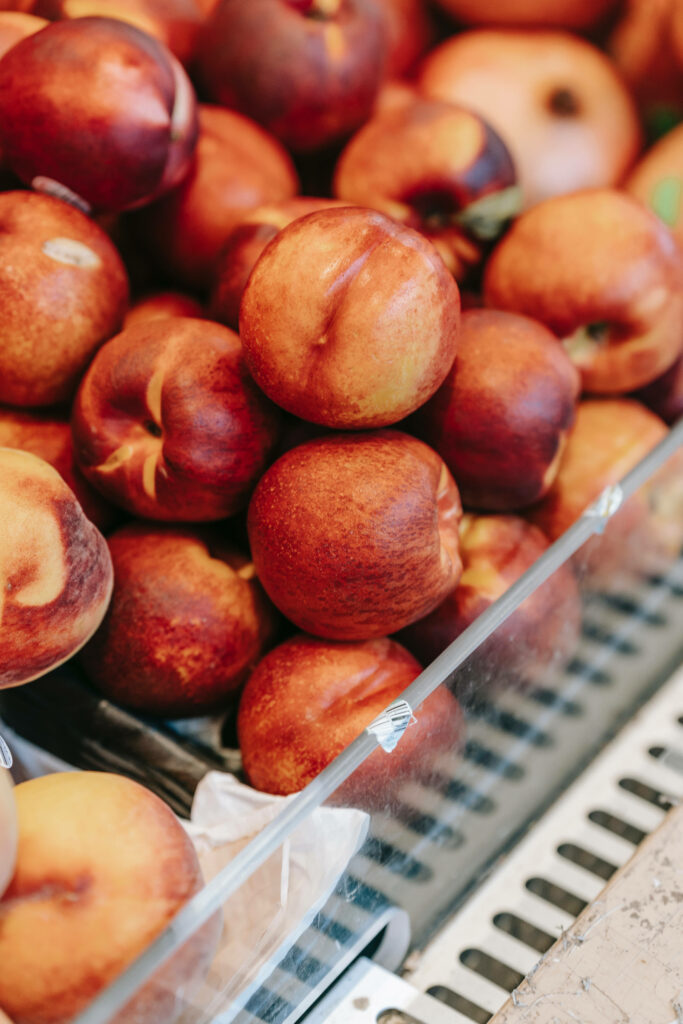 Vibrant Nectarines Showcase: Fresh Fruit Wallpaper Background