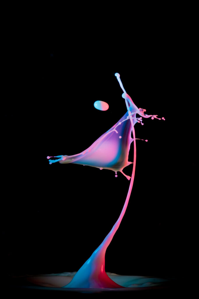 Vibrant Liquid Art: Neon Splash & Spray Wallpaper in Pink & Blue