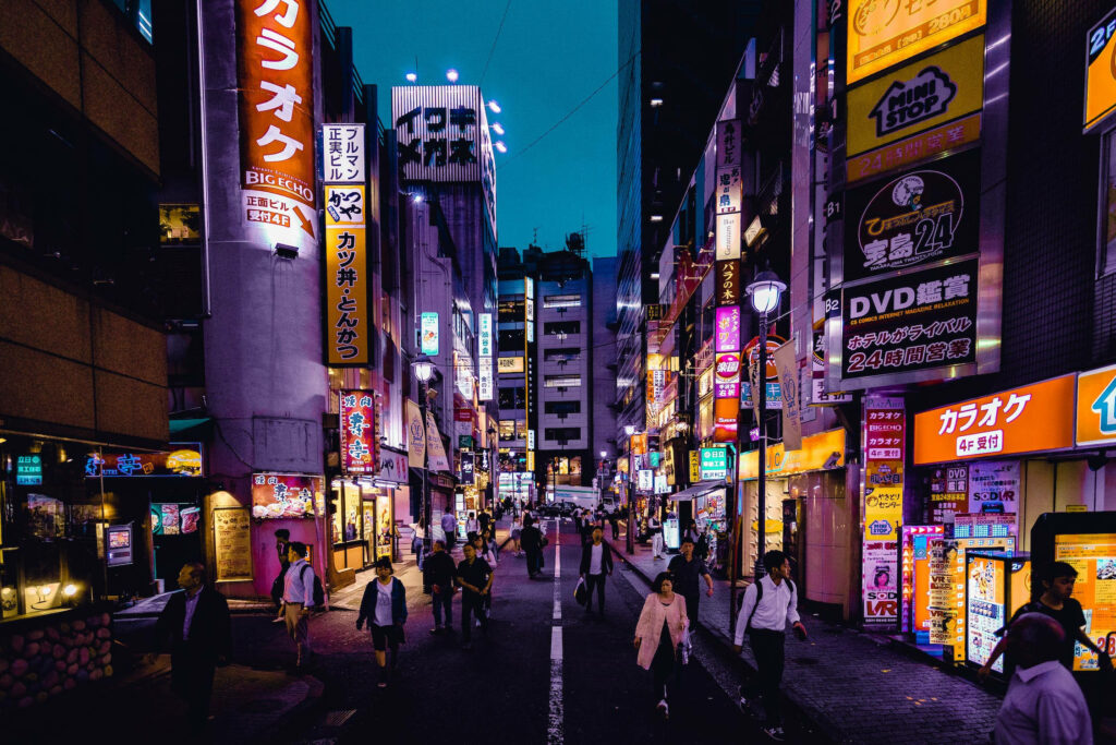 Vibrant Night City Wallpaper: Neon Lights & Lively Urban Atmosphere