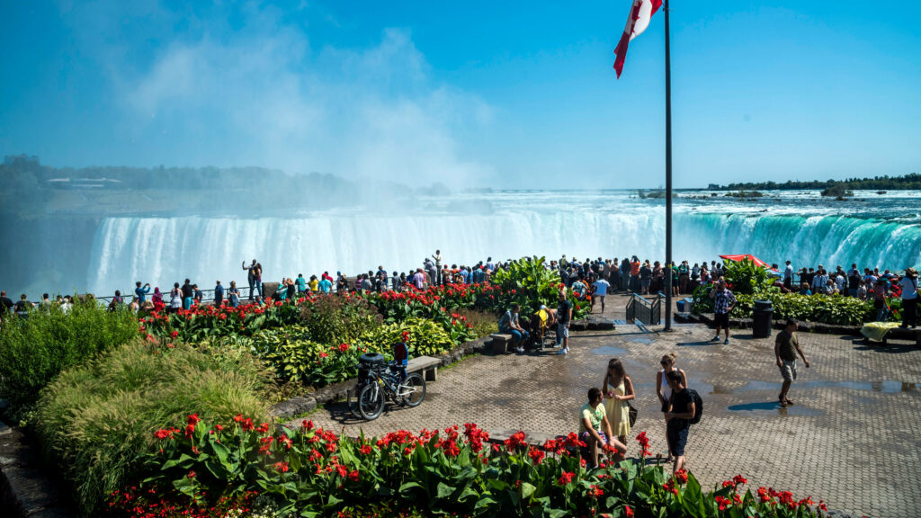 Niagara Falls Vibrant Wallpaper: Scenic View from Table Rock Centre