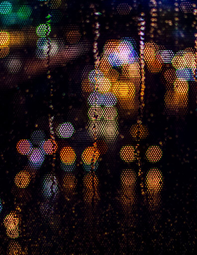 Night Scene Wallpaper: Colorful Bokeh with Water Droplets Effect