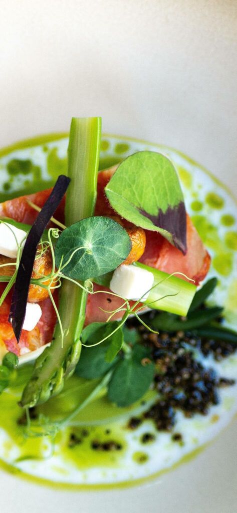 Vibrant OLED Wallpaper: Gourmet Dish with Fresh Vegetables & Herbs