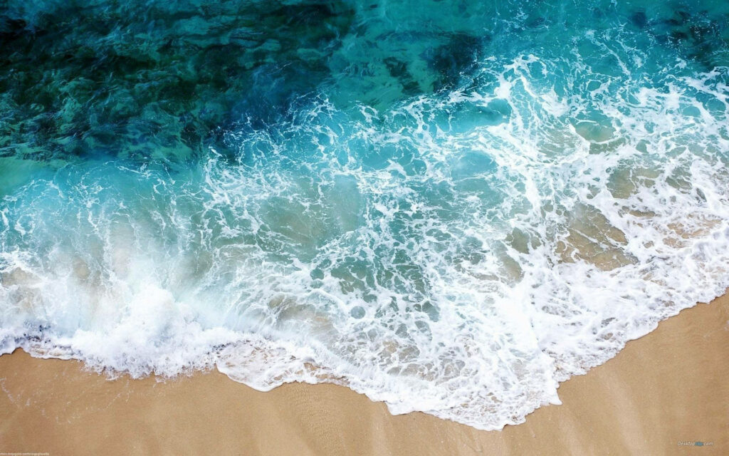 Vibrant Ocean Wave Wallpaper: Refresh Your Summer Desktop Theme