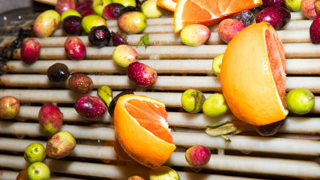 Vibrant Olives & Orange Slices: Fresh Natural Ingredients Wallpaper