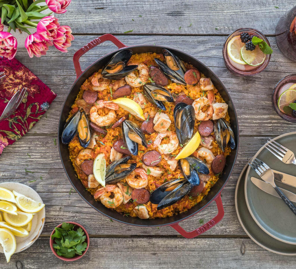 Vibrant Paella Wallpaper: Seafood & Saffron Skillet Delight