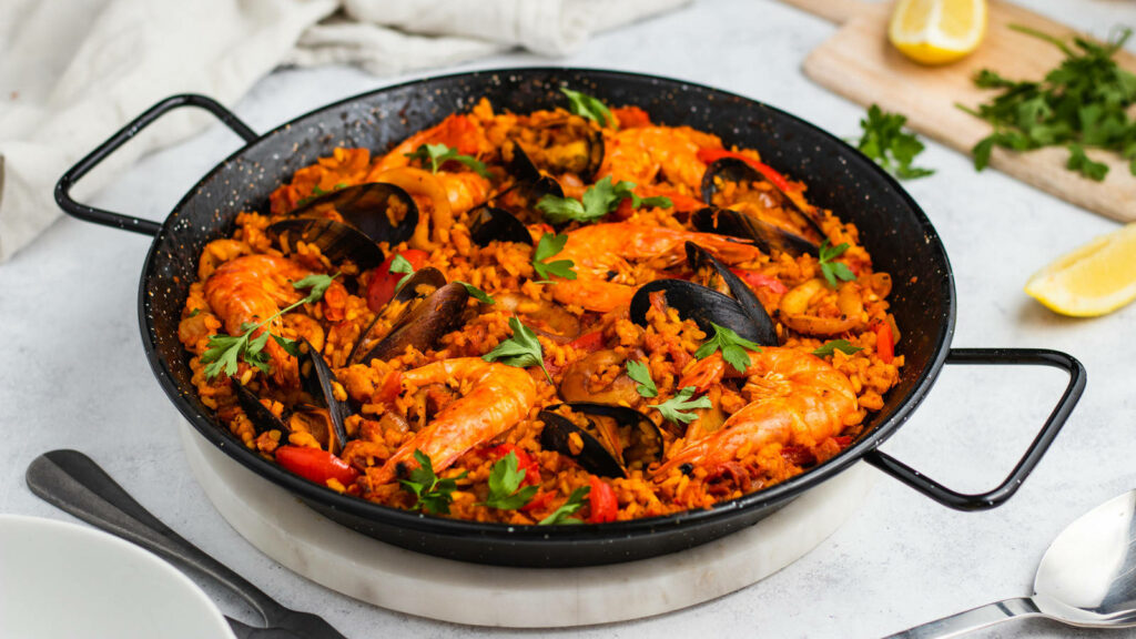 Elegant Paella Wallpaper: Saffron Rice & Seafood Delight
