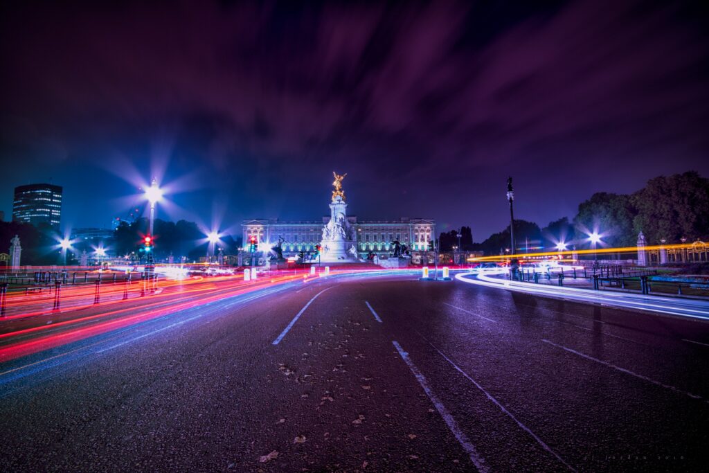 Vibrant Pall Mall Evening Wallpaper: Urban Nightscape & Light Trails