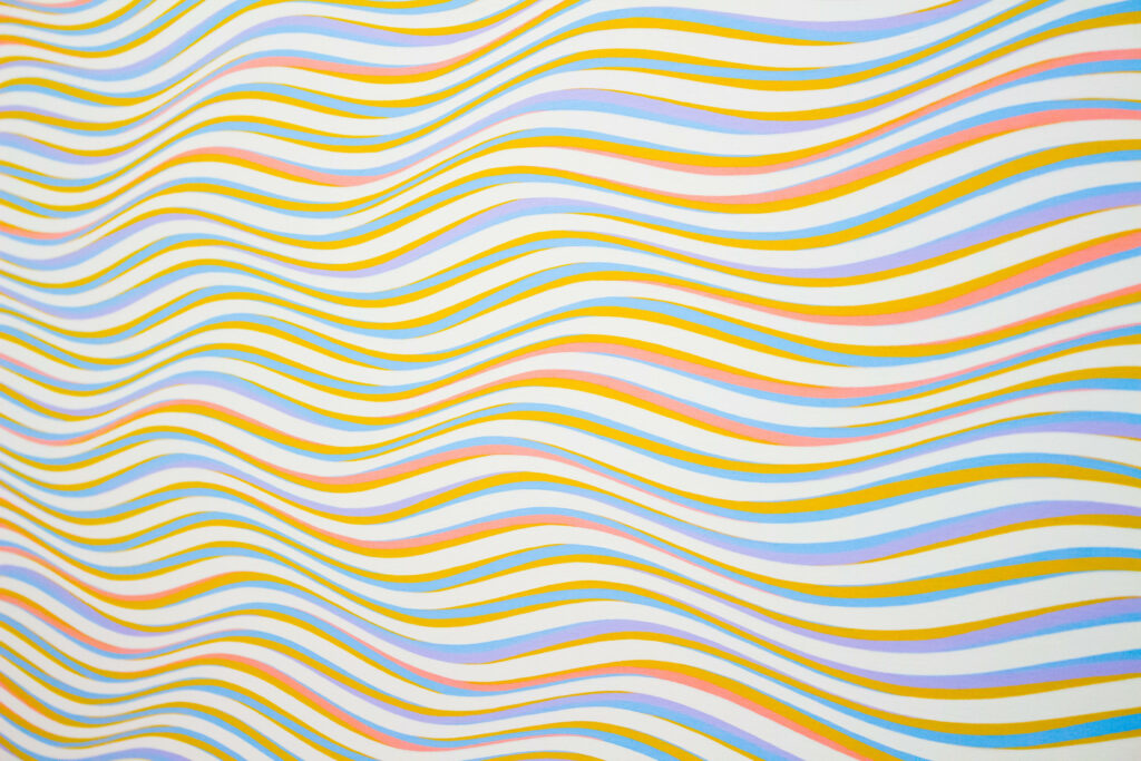 Vibrant Pastel Wavy Lines Wallpaper: Dynamic Optical Illusion Background