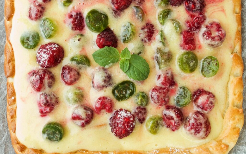 Delicious Pastry Wallpaper: Creamy Filling, Raspberries & Mint