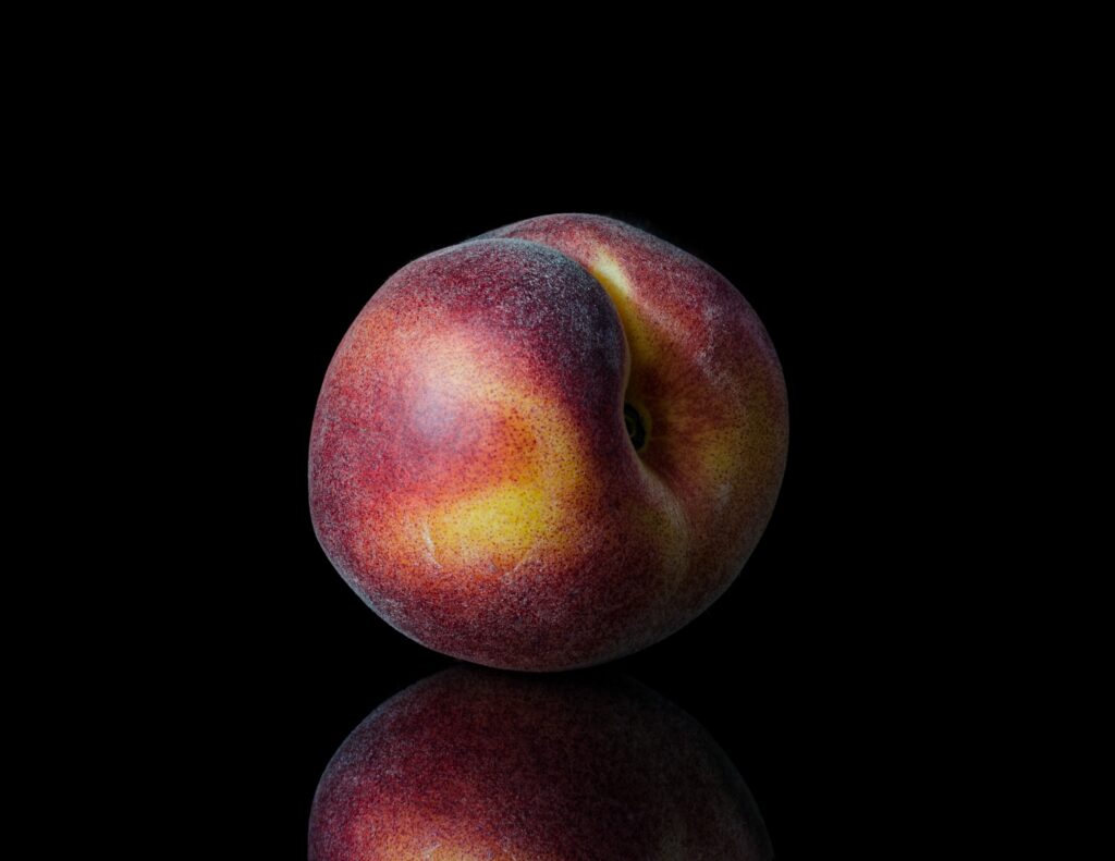 Vibrant Peach Wallpaper: Rich Colors on Dark Background with Reflection