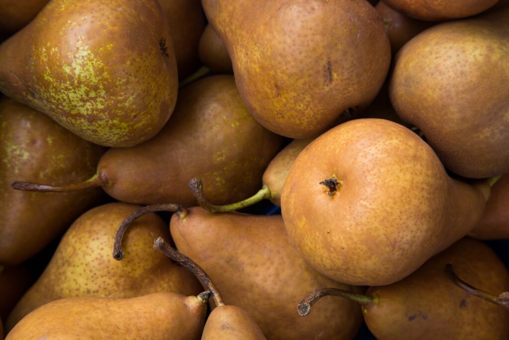 Vibrant Wallpaper: Close-Up of Fresh Ripe Pears on Textured Background