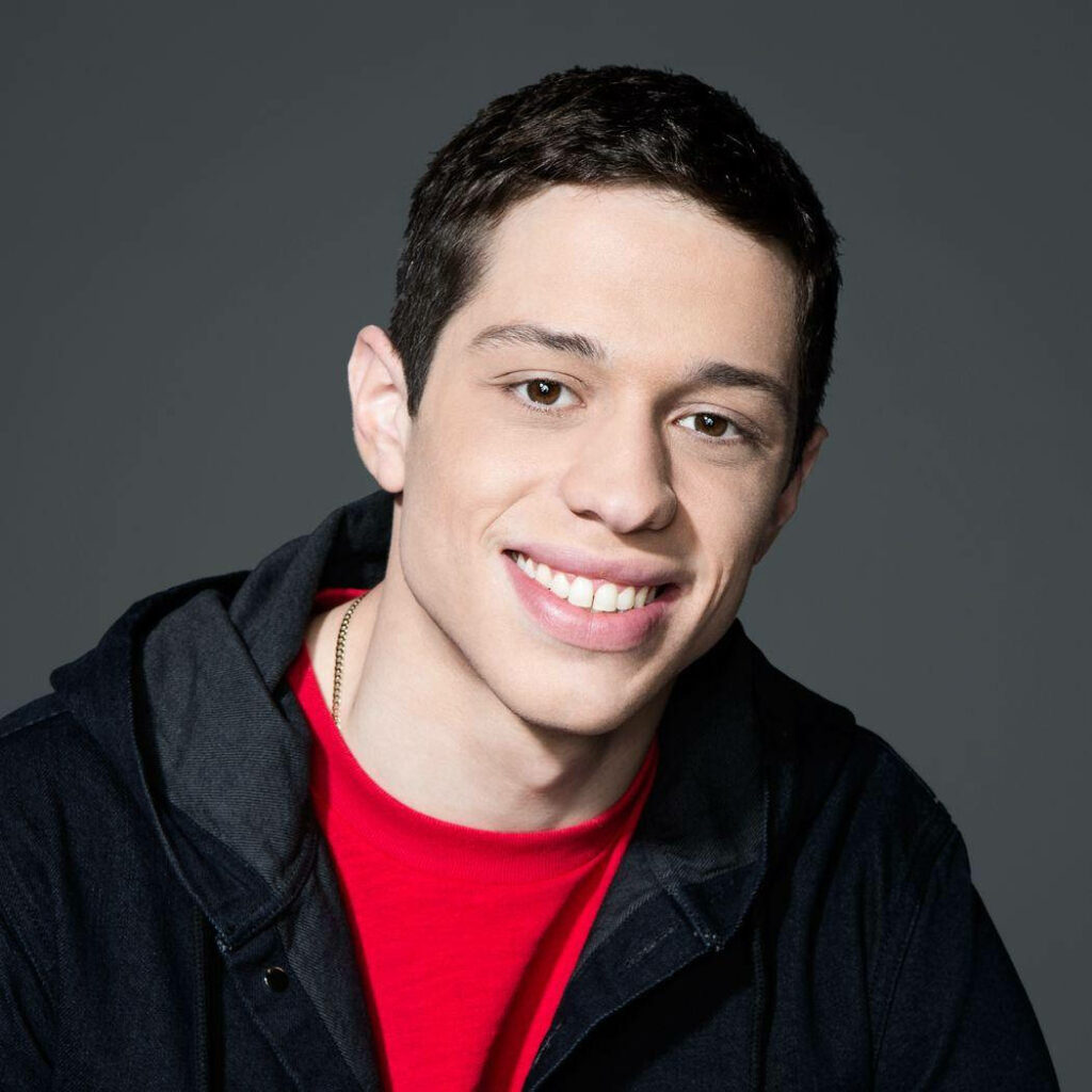 Vibrant Wallpaper of Pete Davidson: Charming SNL Star Background