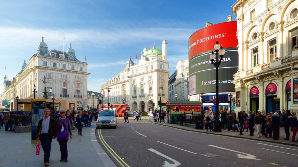 Vibrant Piccadilly Circus Wallpaper: Iconic Ads & Clear Sky Background
