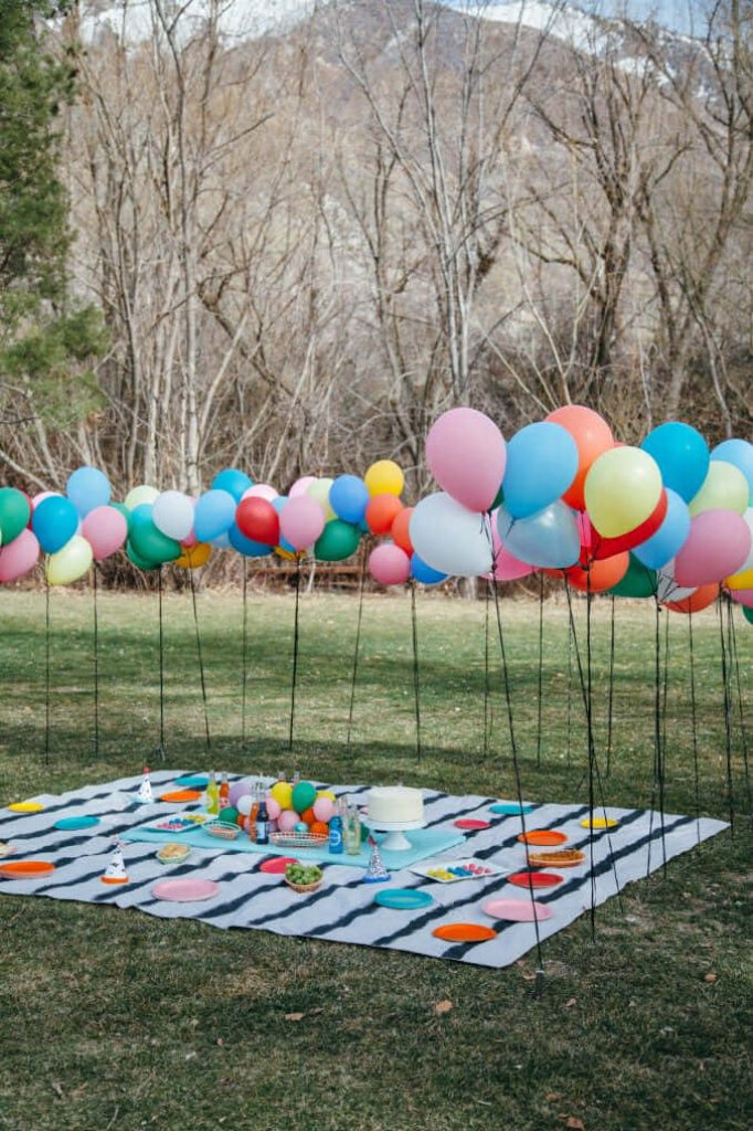 Vibrant Picnic Wallpaper: Birthday Celebration in Nature