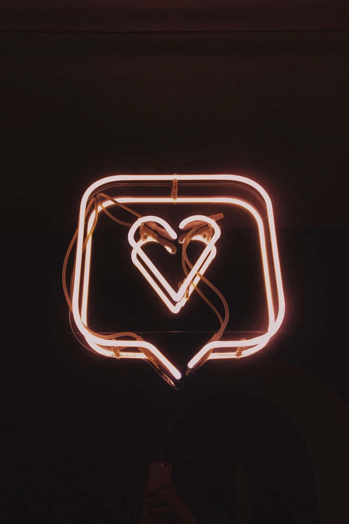 Romantic Pink Neon Heart Wallpaper - Modern Speech Bubble Design