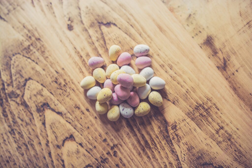 Colorful Quail Eggs on Wooden Table Wallpaper: Rustic Charm