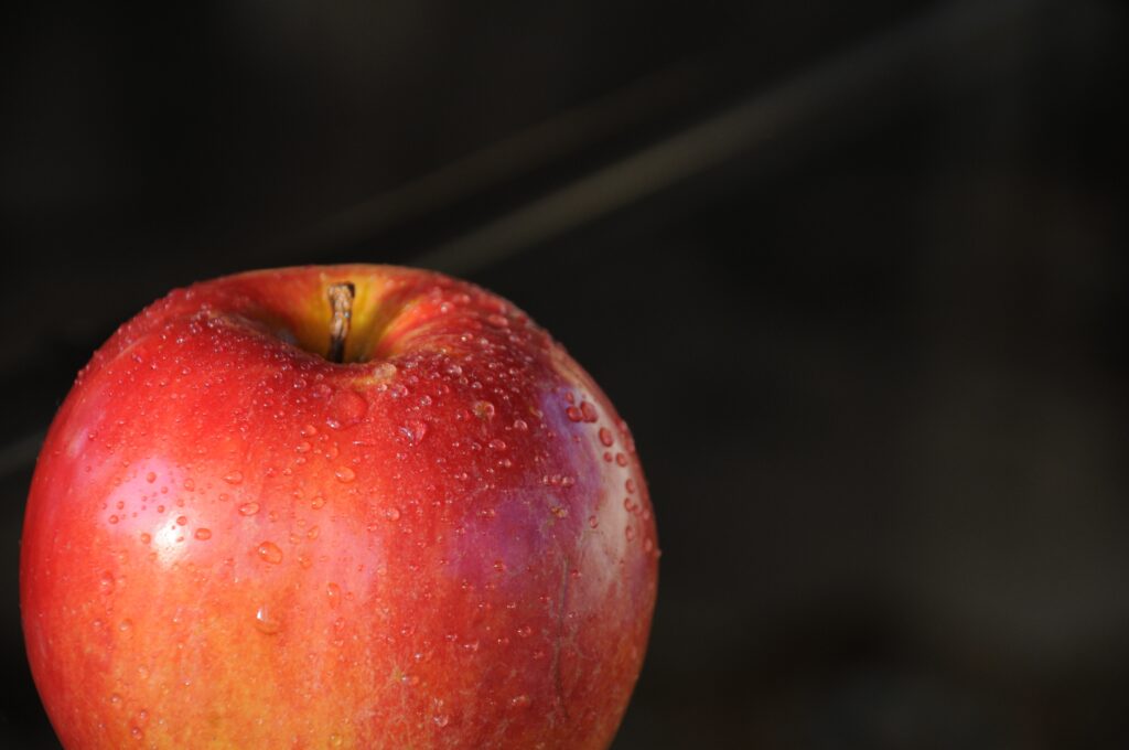 Fresh Red Apple Close-Up with Water Droplets - Juicy Wallpaper Background