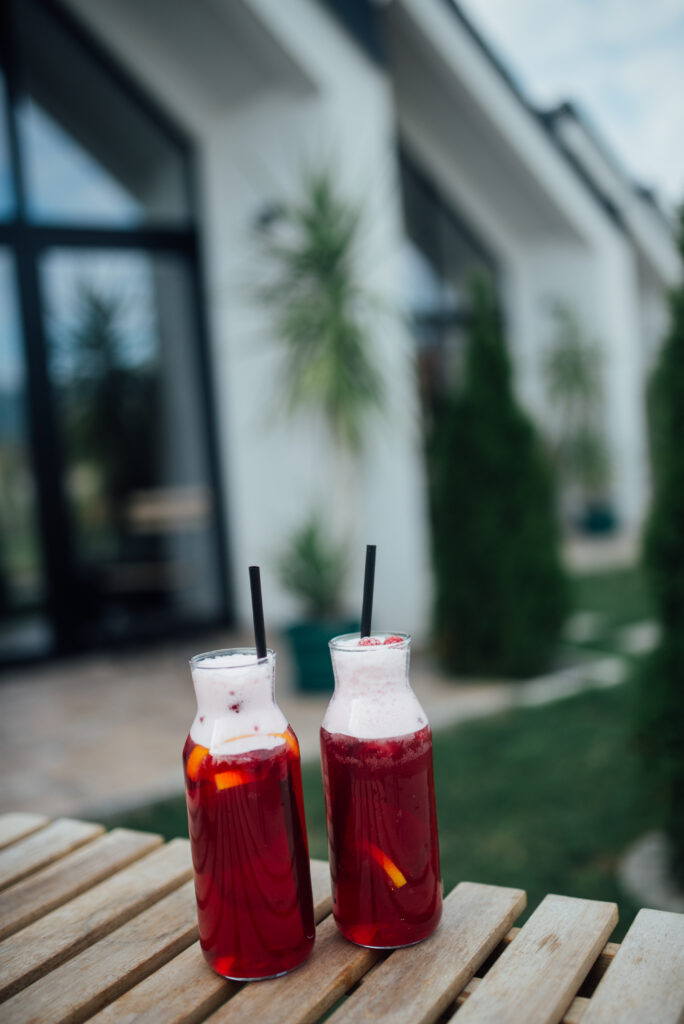 Vibrant Red Cocktail Wallpaper: Stylish Garden View & Modern Design