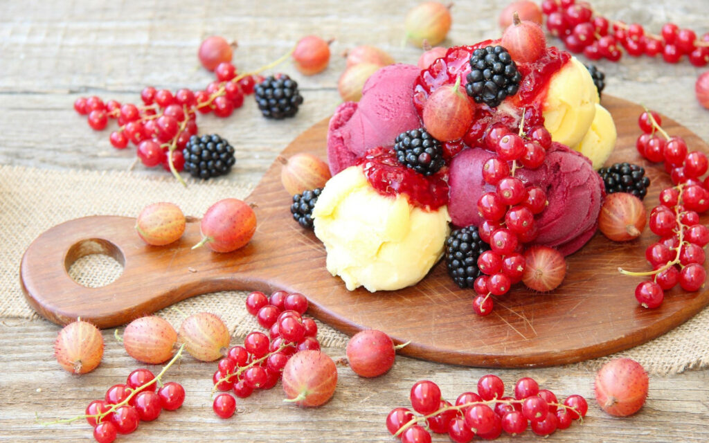Vibrant Red Currant & Blackberry Ice Cream Wallpaper Background