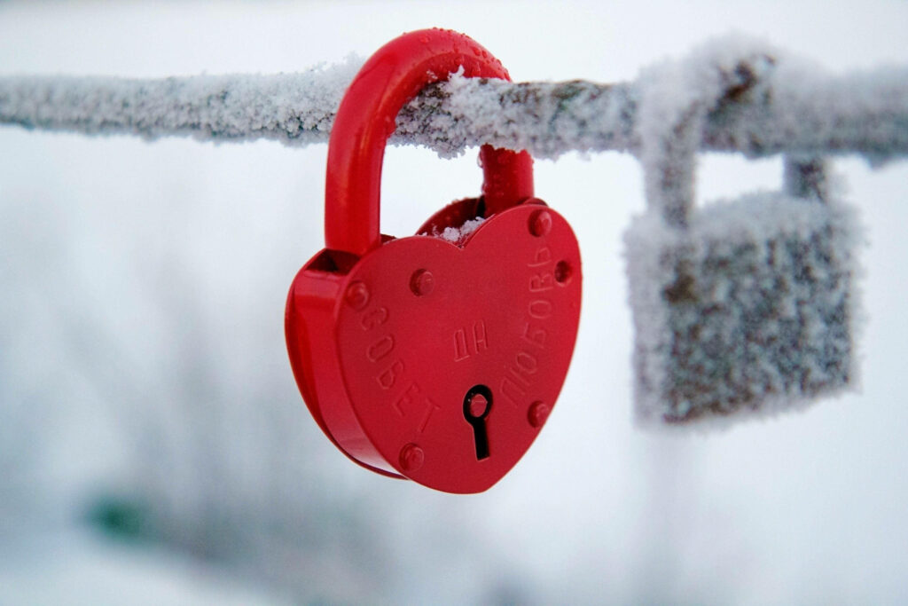 Vibrant Red Heart Lock on Frosty Rope - Love & Serenity Wallpaper