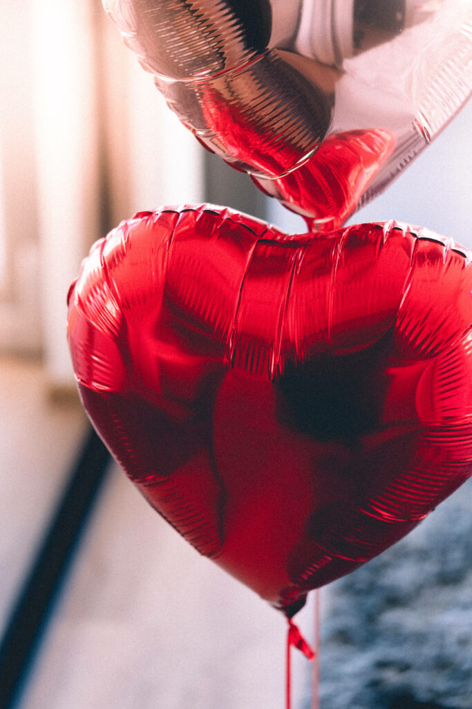 Romantic Wallpaper: Shiny Red Heart-Shaped Balloons for Your Aesthetic