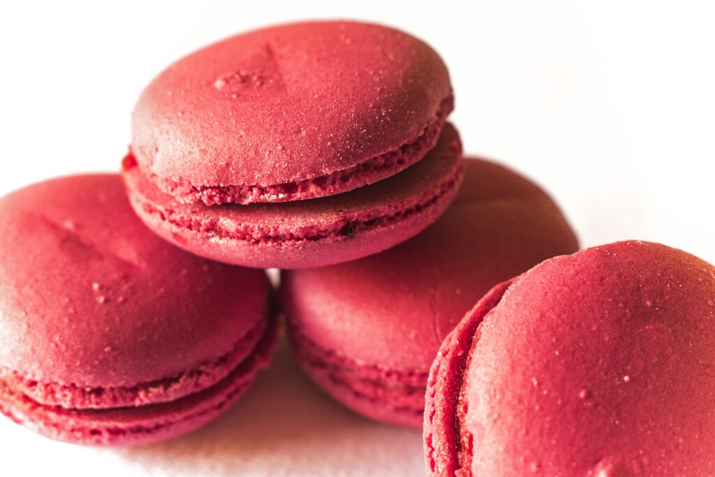 Vibrant Red Macarons: Smooth Texture Wallpaper for Dessert Lovers