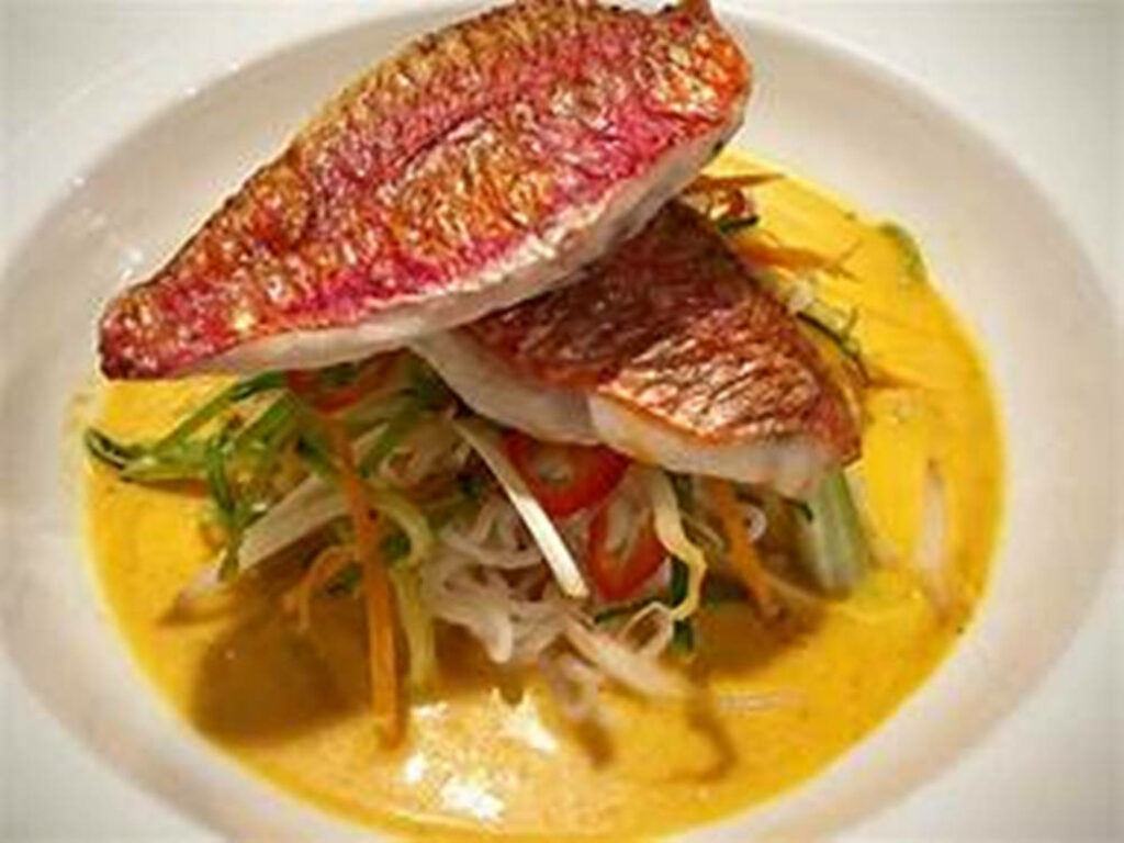 Vibrant Red Mullet Laksa: Creamy Curry Broth Wallpaper Background