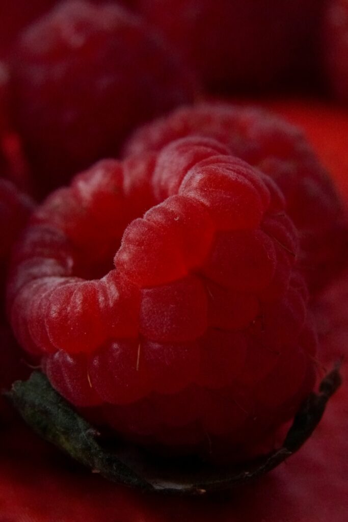 Vibrant Close-Up of Ripe Red Raspberries - Macro Wallpaper Background