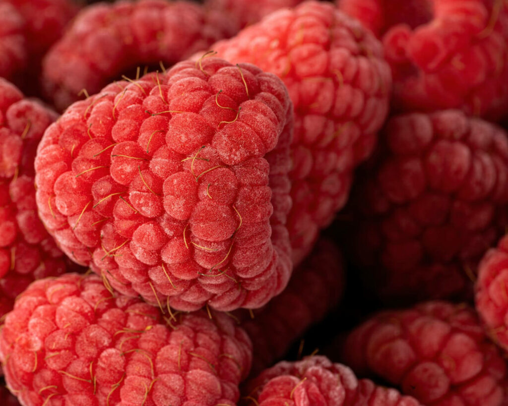 Vibrant Red Raspberries Close-Up: Fresh Texture Wallpaper Background
