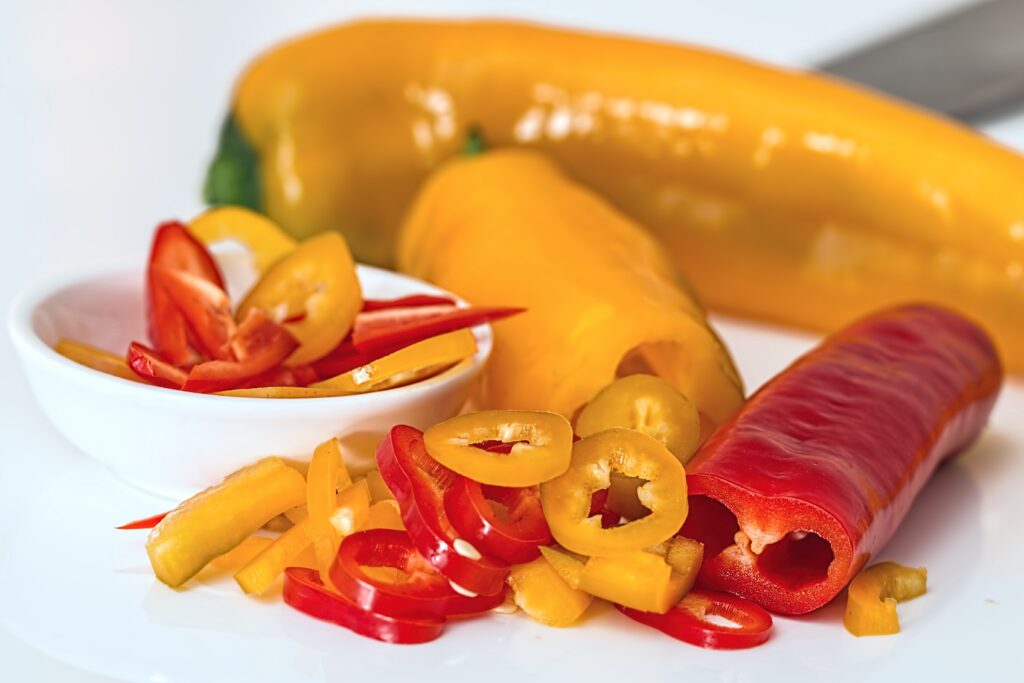 Vibrant Red & Yellow Capsicum Wallpaper: Fresh Colorful Peppers