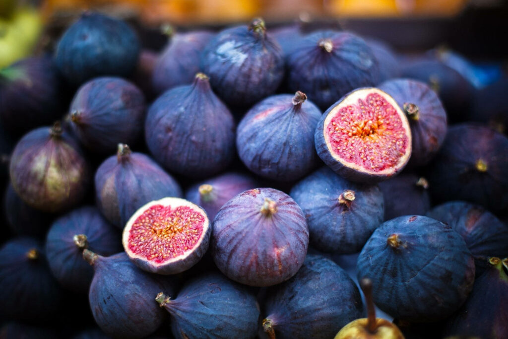 Fresh Ripe Figs: Vibrant Purple & Red Wallpaper Background