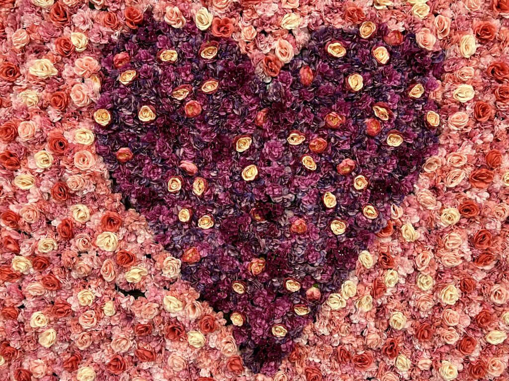 Vibrant Heart-Shaped Rose Wallpaper for Romantic Backgrounds