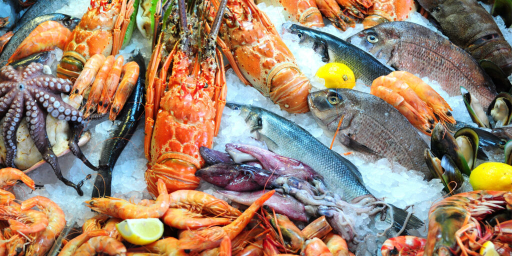 Fresh Seafood Display Wallpaper: Fish, Lobsters & Shrimp Delight