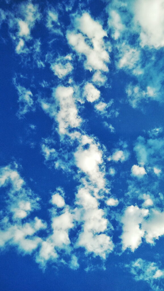 Vibrant Sky HD Phone Wallpaper - Serene Cloudy Background